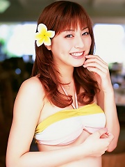 At the beach this gorgeous gravure beauty steals your heart