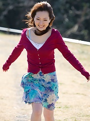 Rika Yuuki teen babe