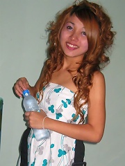 Thai karaoke teen