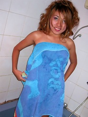 Thai karaoke teen