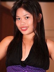 Raunchy Filipina bargirl screws tourist while off-duty