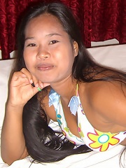 Cherub-faced Filipina screws foreigner cock on island beach vacation
