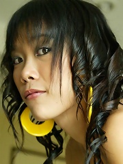 Thai Spinner Nat loves flashing that tiny body